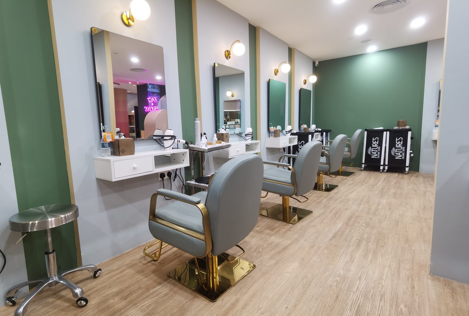 Special Offer $3000 For (6 Months) Mirrors Advertisement